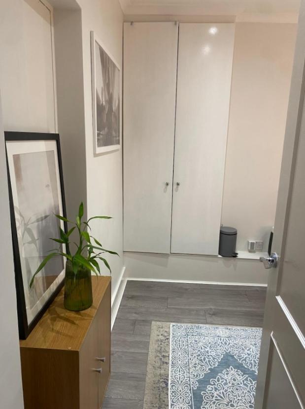Private Double Bedroom In A 2bedroom Apartment, Connected Via Underground, Overground And Many Bus Routes Apartament Londra